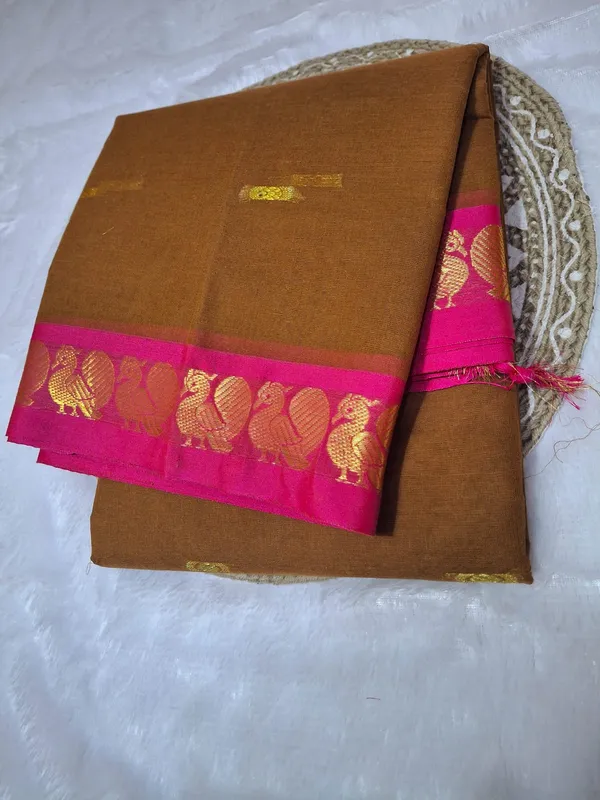 Amber_Brown_Shrinidhi_Butta_Chettindu_Cotton_Saree_With_Contrat_Chitt_Pallu