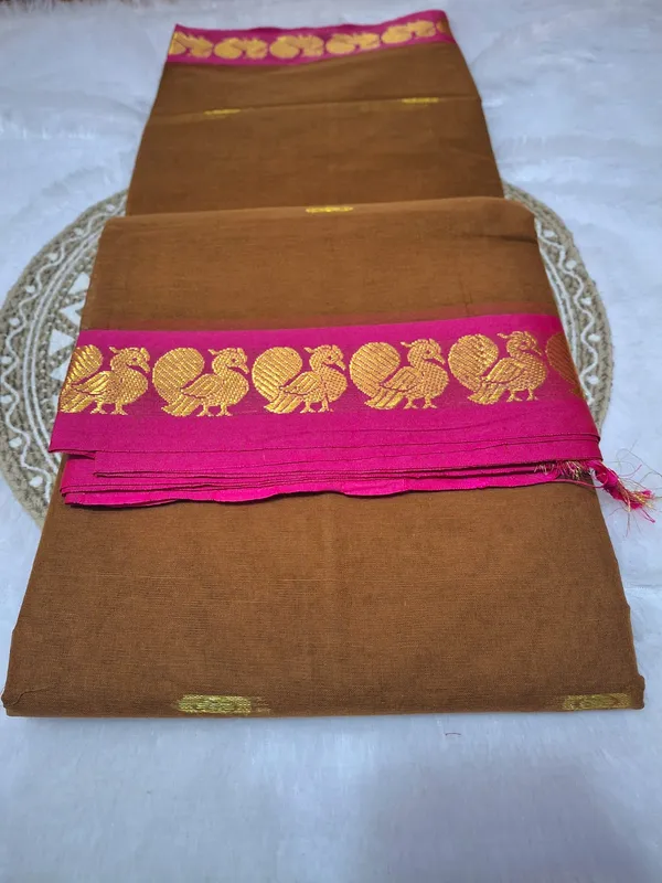 Amber_Brown_Shrinidhi_Butta_Chettindu_Cotton_Saree_With_Contrat_Chitt_Pallu