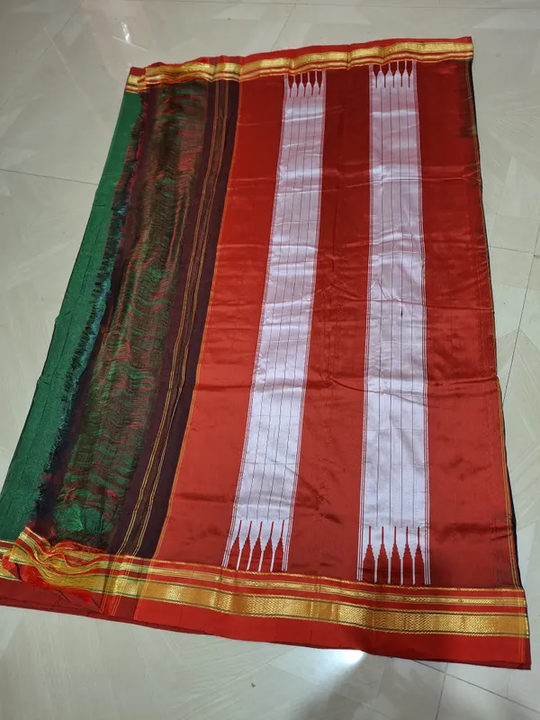Deeksha_Cotton_–_Kastoori_traditional_green_colour_Ilakal_Saree_(Silk_Tope_Teni_Pallu)