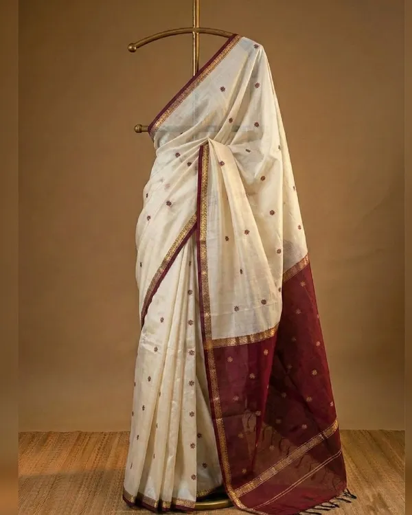 Off_white_with_red_pallu_contras_Maheshwari_silk_cotton_saree_with_kalamakari_1_Meter_blouse_free_for_women_t