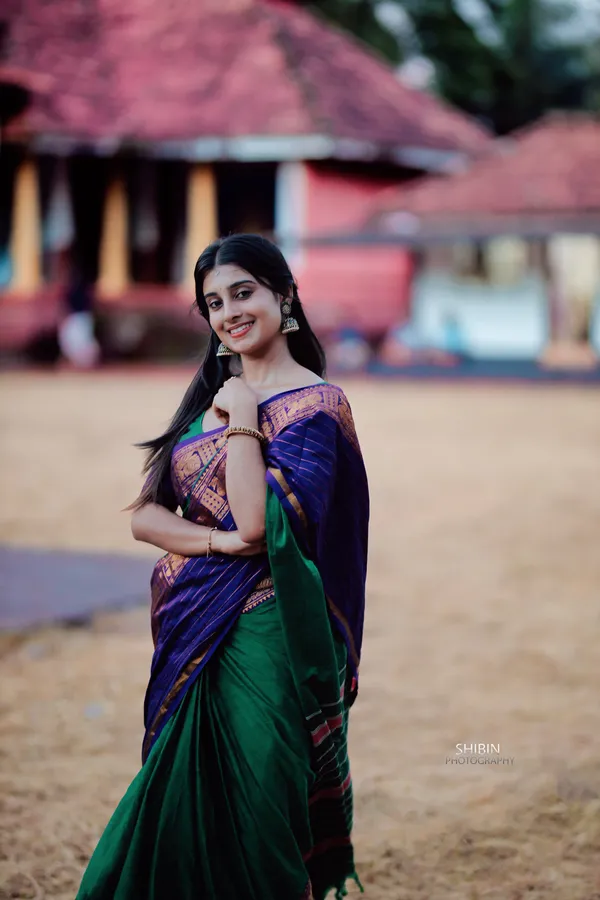 SHAILOO_-_Moss_green_narayanpeth_cotton_masarasaised_saree_with_running_blouse_for_women.