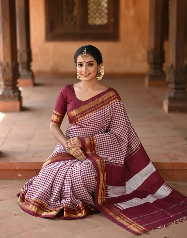 Small_Check_Cotton_Silk_Saree_With_Tope_Teni_Pallu_-_Original_Quality