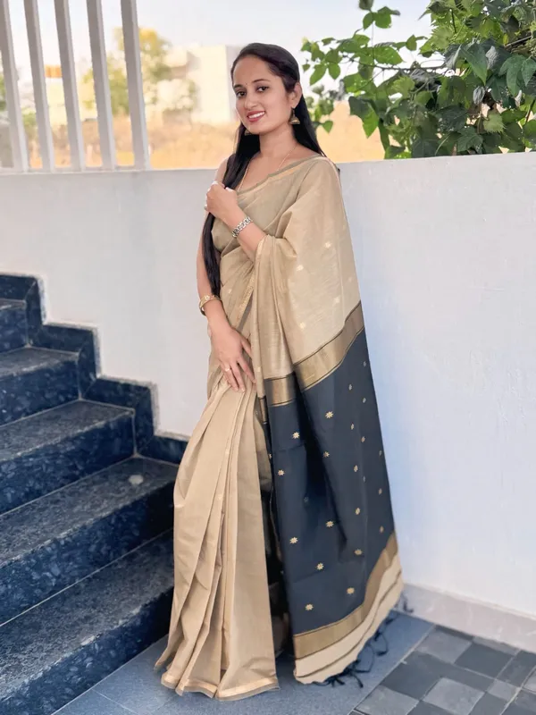 Beige_with_black_pallu_maheshwari_cotton_silk_saree