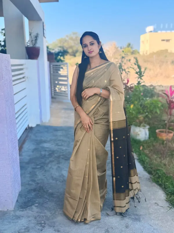 Beige_with_black_pallu_maheshwari_cotton_silk_saree