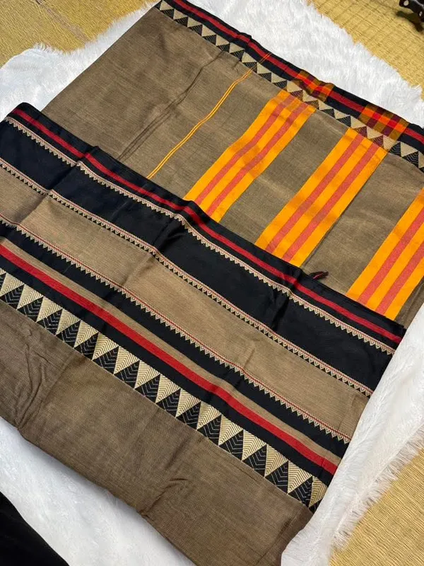 Beige_cream_with_skirt_border_narayanpeth_cotton_masarasaised_saree