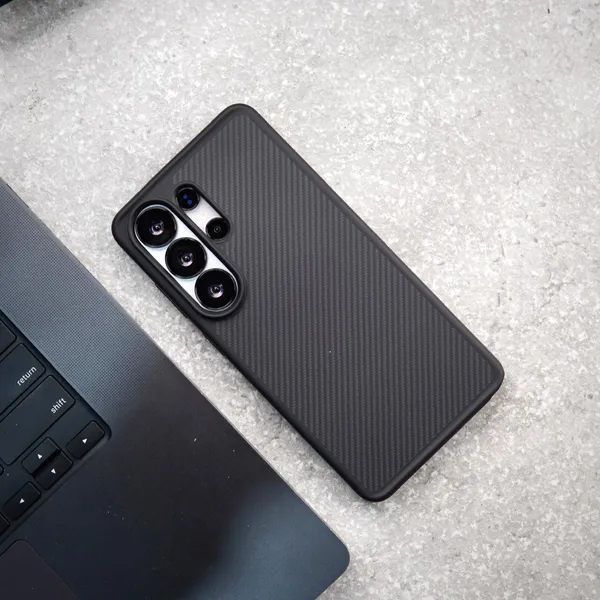 Black_Carbon_Fiber_Textured_Matte_Magnetic_Protective_Back_Cover_Case_For_S26Ultra