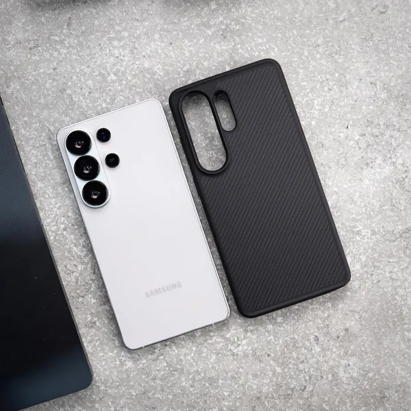 Black_Carbon_Fiber_Textured_Matte_Magnetic_Protective_Back_Cover_Case_For_S26Ultra
