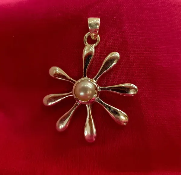 925_Silver_Jewellery_Silver_Flower_Pearl_Center_Pendant_Necklace_For_Women