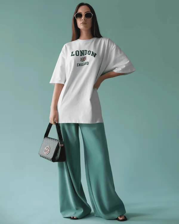 Bycads_London_England_Oversized_Graphic_T-Shirt_|_Unisex_Casual_Streetwear_Travel_T-shirt