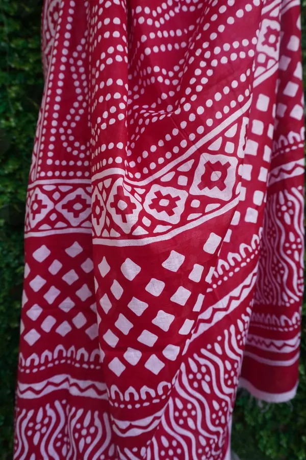 Red_color_Bandani_Design_Printed_Mulmul_Cotton_Saree