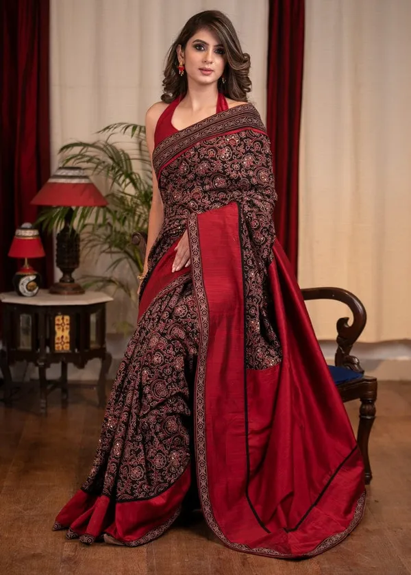 Black_and_Maroon_color_Chanderi_cotton_Printed_Saree