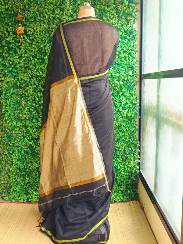 Black_color_Handloom_Cotton_Silk_Saree_with_Ghecha_Pallu.
