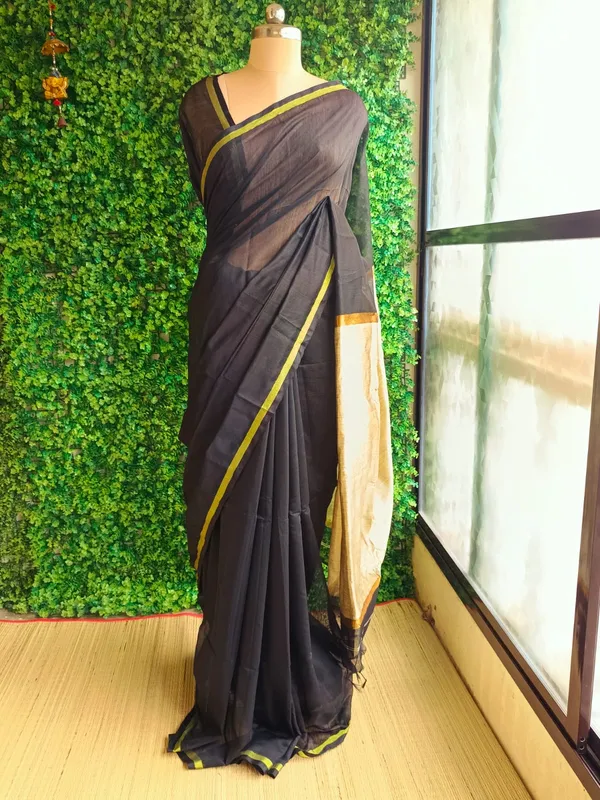 Black_color_Handloom_Cotton_Silk_Saree_with_Ghecha_Pallu.