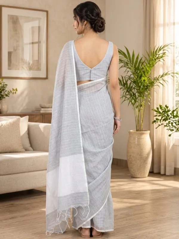 Light_Gray/Silver_color_Handloom_Bengal_Cotton_Saree