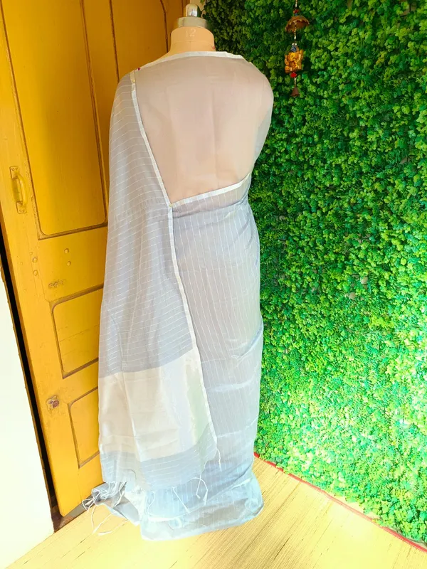 Light_Gray/Silver_color_Handloom_Bengal_Cotton_Saree