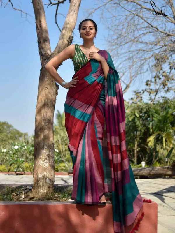 Maroon,_Pink_and_Blu_color_striped_Mul_Cotton_Saree_with_Tassels