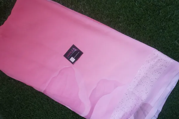 Pink_color_Beautiful_Flower_Print_Pallu_Weightless_Saree_for_Women