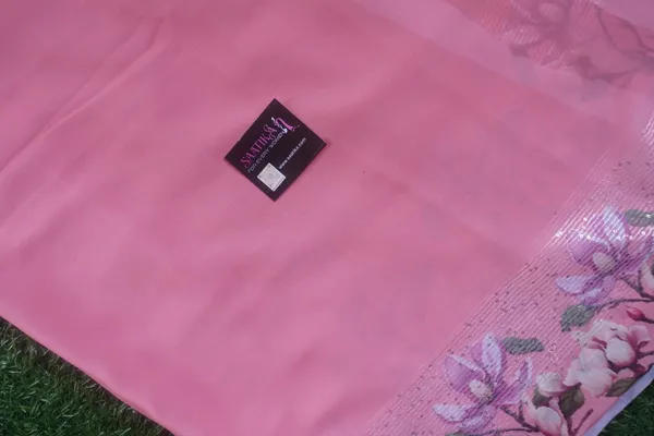 Pink_color_Beautiful_Flower_Print_Pallu_Weightless_Saree_for_Women