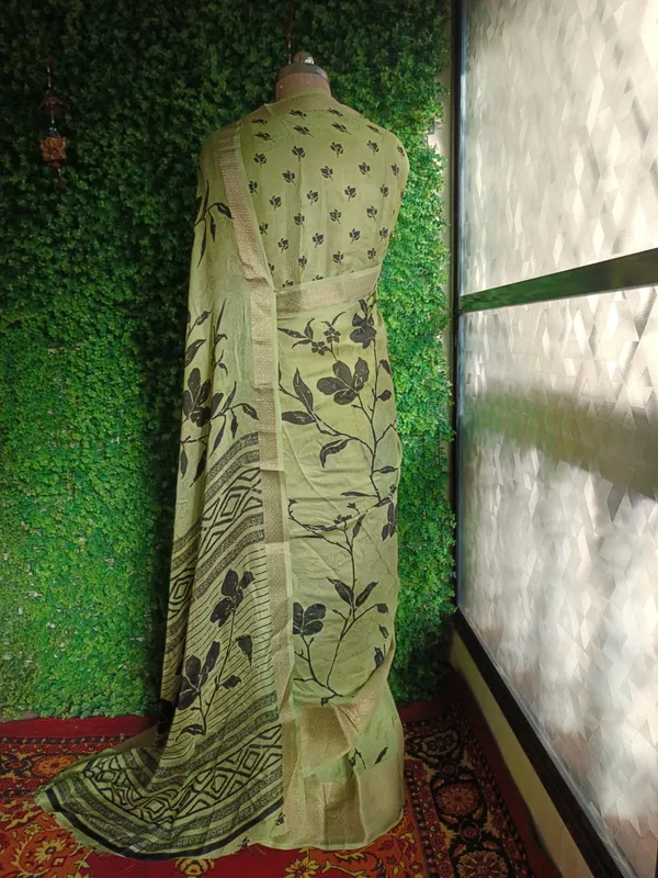 Pastel_Green_color_Premium_Heavy_Mash_Mellow_Saree_with_High_Quality_Zari_Weaving_Border.