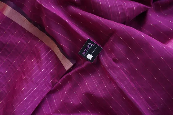 Bright_Maroon_color_Paithani_Pallu__Saree