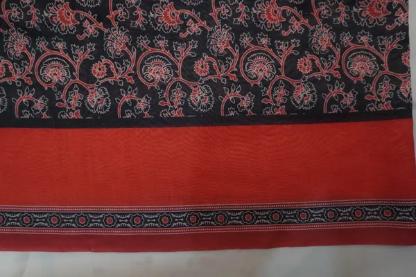 Black_and_Maroon_color_Chanderi_cotton_Printed_Saree