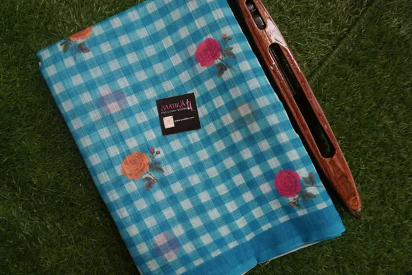 Blue_and_White_Beautiful_Chex_Printed_Cotton_Saree