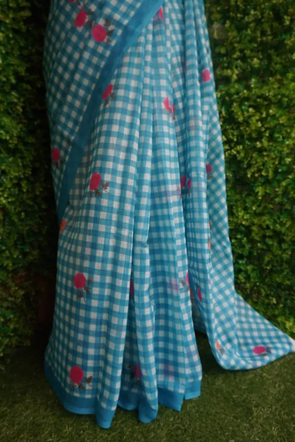 Blue_and_White_Beautiful_Chex_Printed_Cotton_Saree