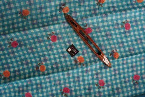 Blue_and_White_Beautiful_Chex_Printed_Cotton_Saree