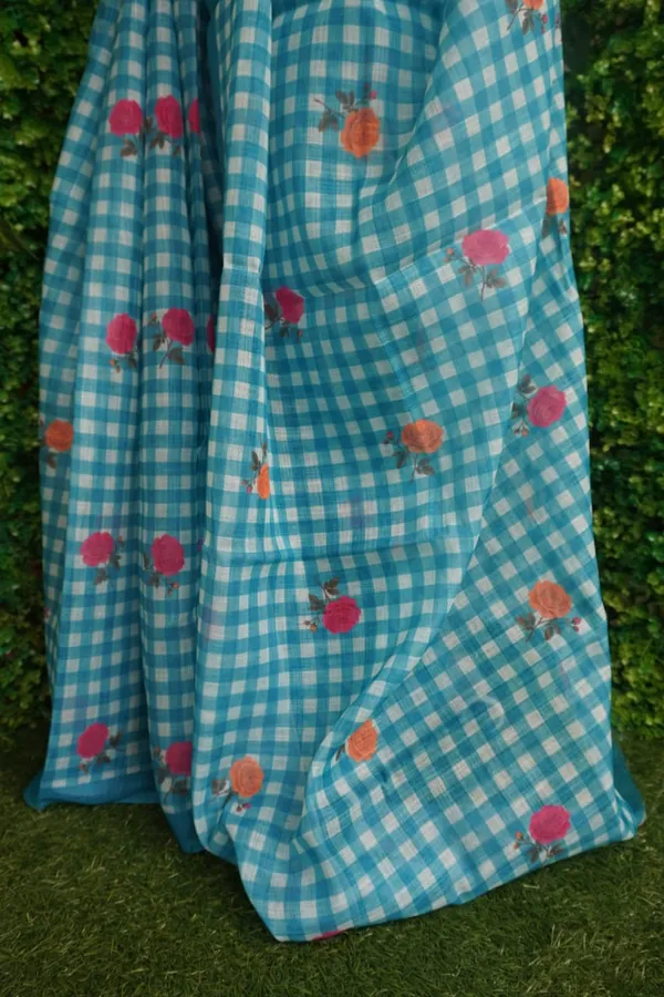 Blue_and_White_Beautiful_Chex_Printed_Cotton_Saree