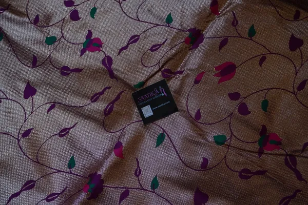 Maroon_color_Beautiful_Paithani_Silk_Saree_for_Women