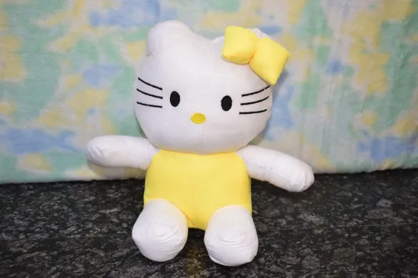 Yellow_Hello_Kitty_Nylex_Plush_Toy