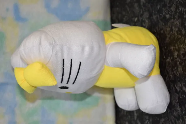 Yellow_Hello_Kitty_Nylex_Plush_Toy