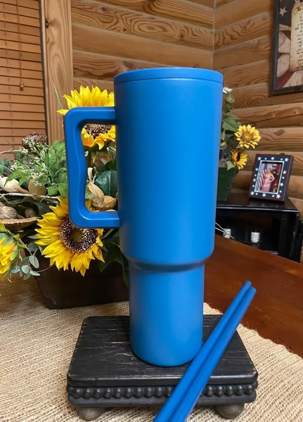 Blue_Stainless_Steel_Trending_Tumbler_With_Straw_For_Unisex