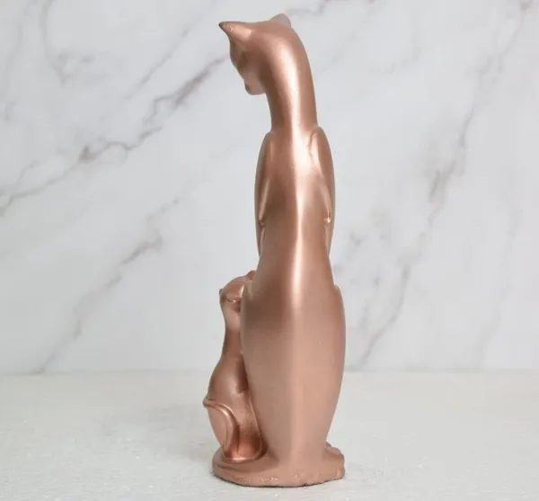 Rose_Gold_Cat_Statue_-_Elegant_Mother_and_Kitten_Sculpture_for_Home_Decor