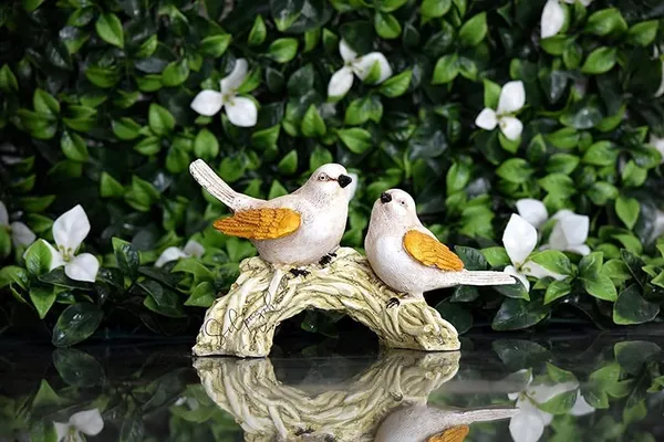 Adorable_Bird_Figurines_on_Branch_-_White_and_Gold_Decorative_Statue_for_Home_and_Garden