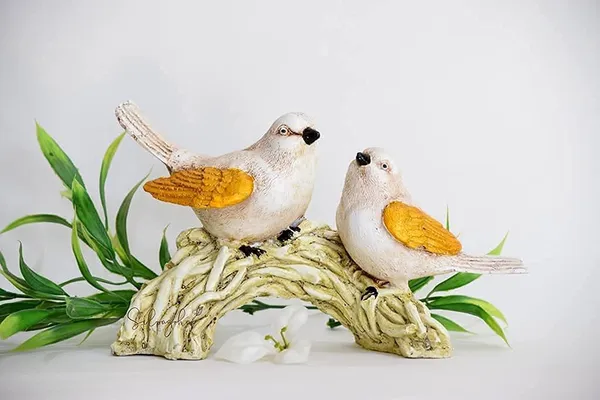 Adorable_Bird_Figurines_on_Branch_-_White_and_Gold_Decorative_Statue_for_Home_and_Garden