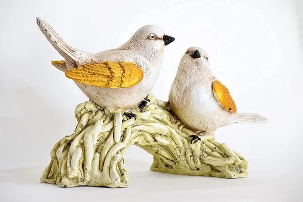 Adorable_Bird_Figurines_on_Branch_-_White_and_Gold_Decorative_Statue_for_Home_and_Garden