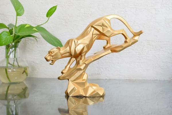 Golden_Geometric_Leopard_Sculpture_-_Modern_Artistic_Home_Decor