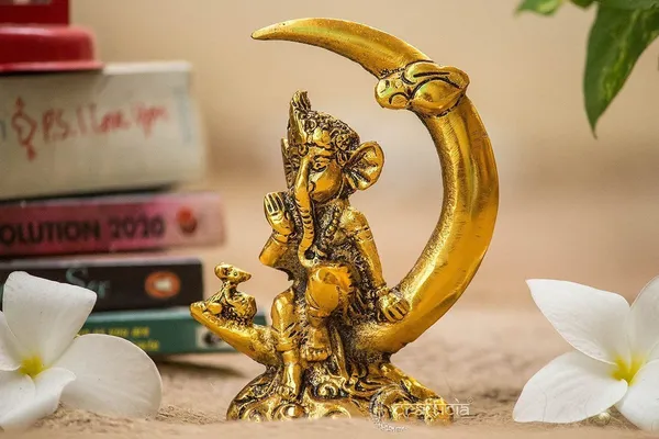 Golden_Ganesha_Statue_on_Crescent_Moon_for_Home_Decor_&_Gifting