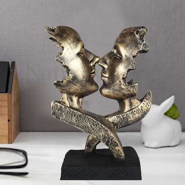 Elegant_Kissing_Couple_Bronze_Finish_Sculpture_-_Perfect_for_Home,_Office,_or_Garden_Decoration,_Romantic_Gift_for_Loved_Ones