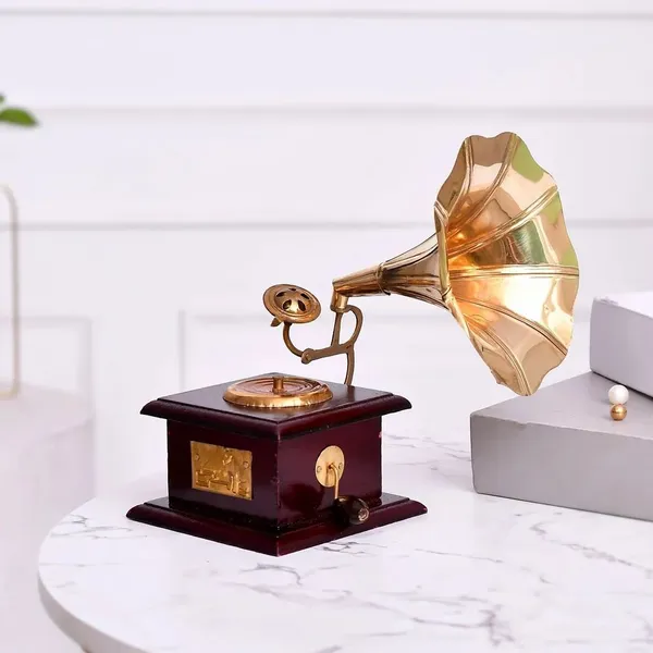 Metal_Decorative_Antique_Gramophone_|_Retro_Music_Showpiece_for_Table,_Living_Room_&_Gift_Purpose