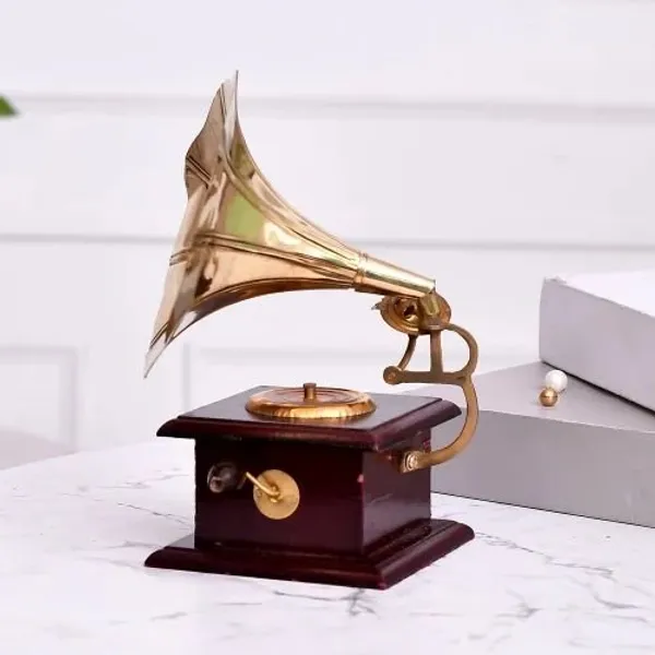 Metal_Decorative_Antique_Gramophone_|_Retro_Music_Showpiece_for_Table,_Living_Room_&_Gift_Purpose