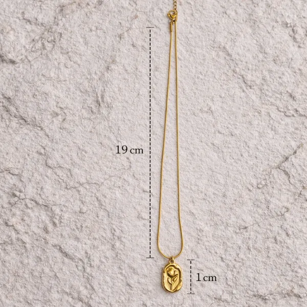 Ridhvee_Anti-Tarnish_Gold_Plated_Floral_Engraved_Pendant_Necklace_For_Women_&_Girls_|_Vintage_Style_Oval_Pendant_Chain_|_Skin_Friendly_Lightweight_Fashion_Jewellery_|_Rv-At-Cpd-020
