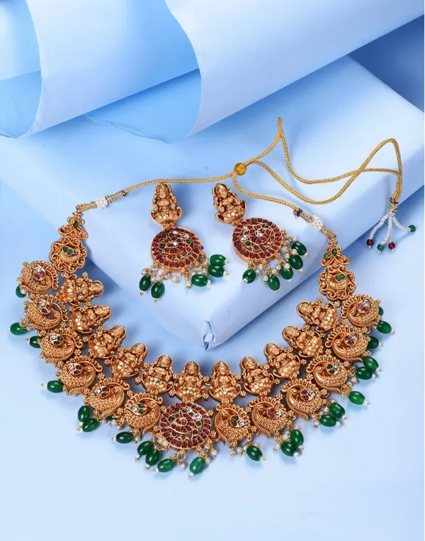 Gold_&_Green_Kemp_Stone_Studded_Peacock_Motif_Bridal_Choker_Jewellery_Set