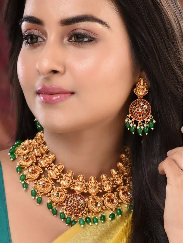 Gold_&_Green_Kemp_Stone_Studded_Peacock_Motif_Bridal_Choker_Jewellery_Set
