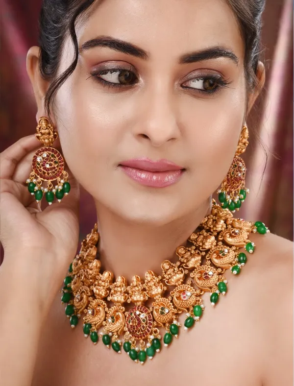 Gold_&_Green_Kemp_Stone_Studded_Peacock_Motif_Bridal_Choker_Jewellery_Set