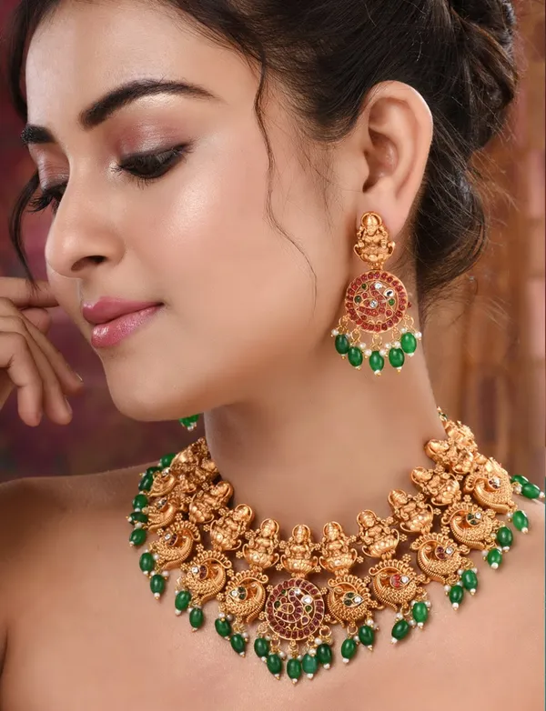 Gold_&_Green_Kemp_Stone_Studded_Peacock_Motif_Bridal_Choker_Jewellery_Set