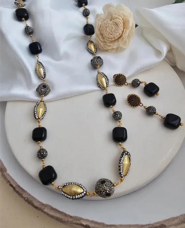 Black_&_Gold_Wardrobe_Golden_Shine_Necklace_Set