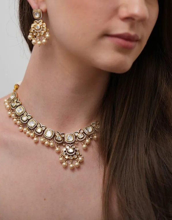 White_&_Gold_Polki_Moissanite_Antique_Necklace_Set