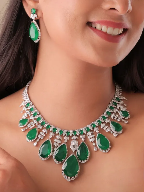 A_symphony_of_emerald_drops_and_brilliant_diamonds,_crafted_to_sit_gracefully_along_the_neckline.